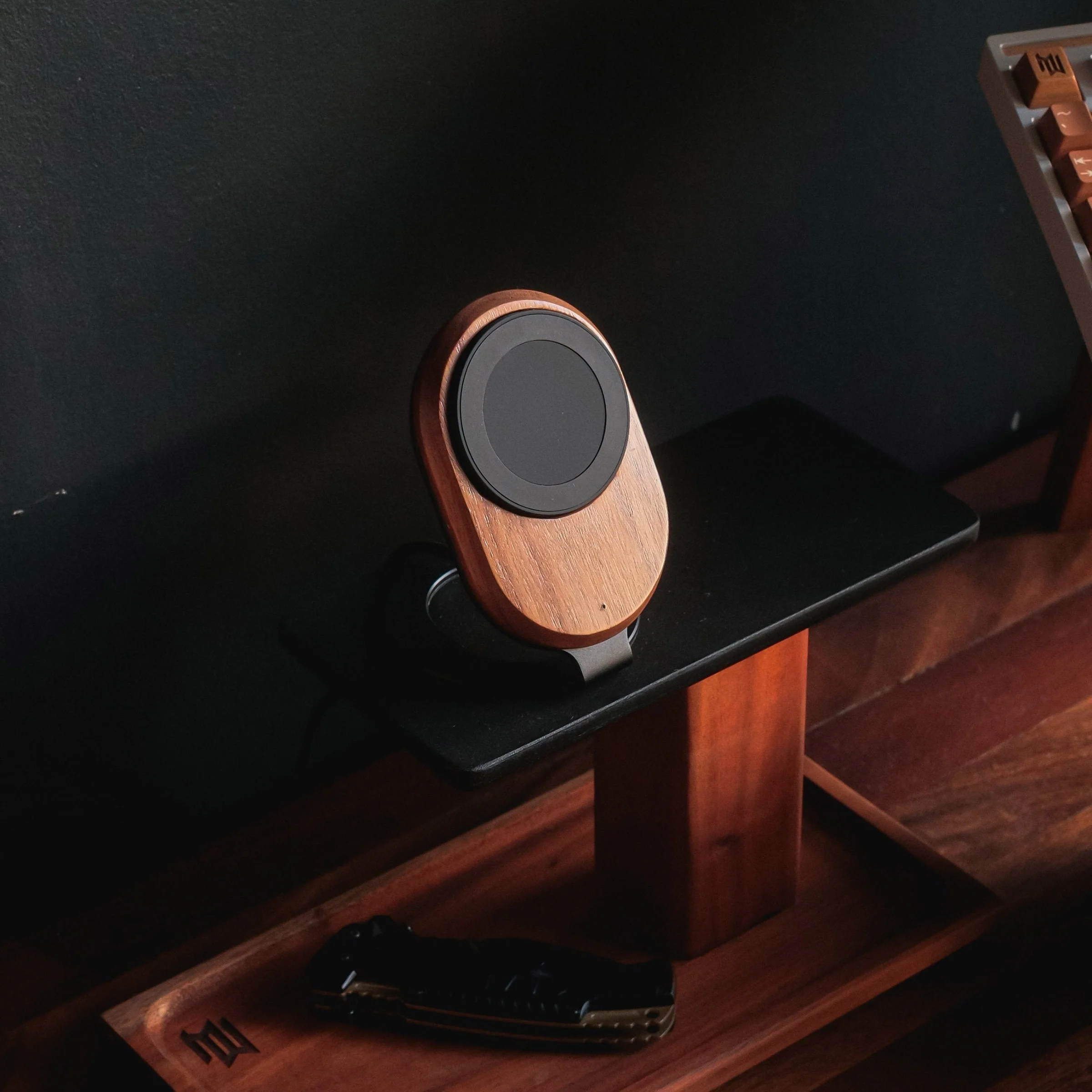Binepad Magnetic Wireless Charger - Image 7