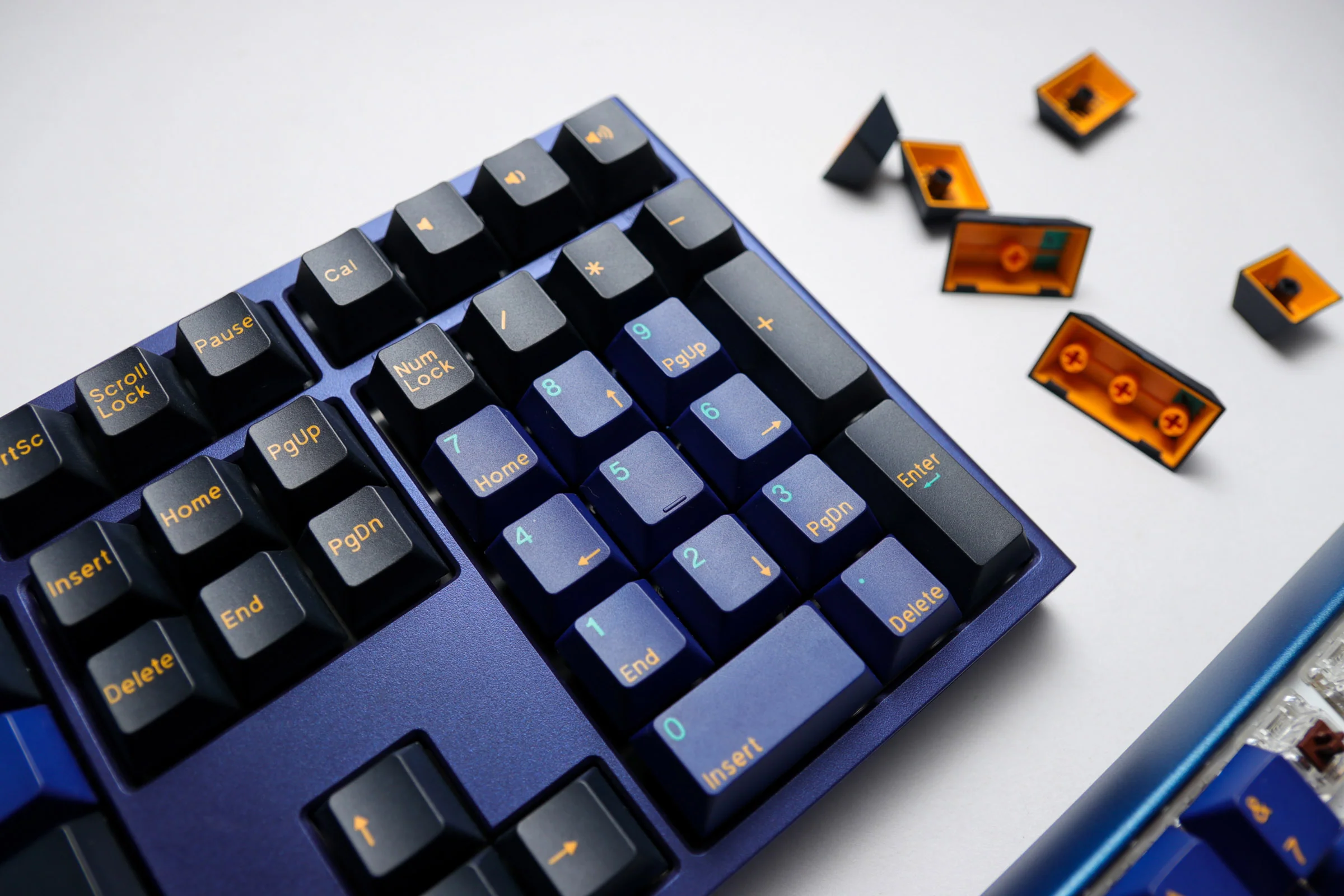 Ducky Horizon 133 Key Cherry Profile Triple Shot PBT Keycap Set - Image 5