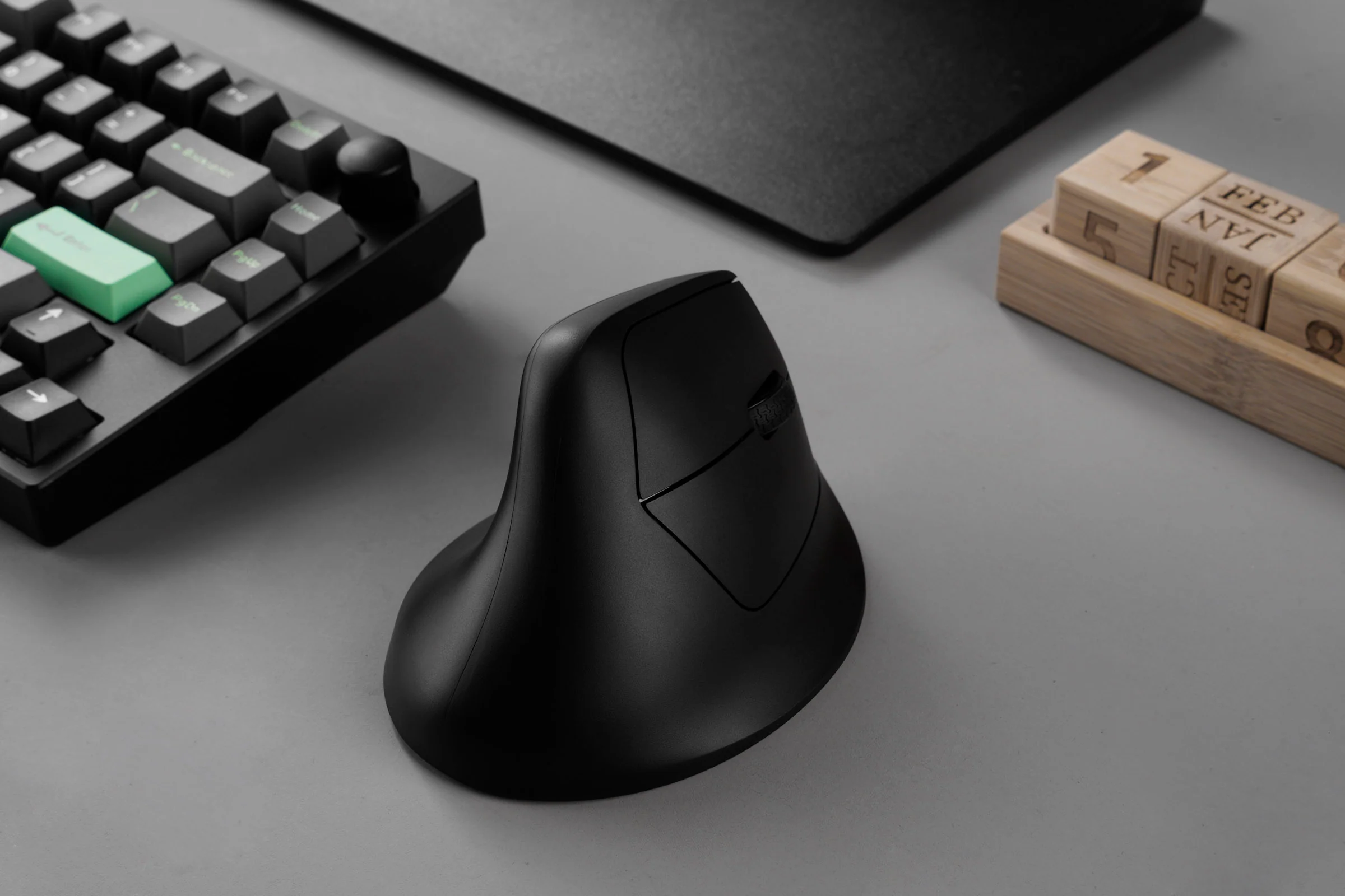 Keychron M5 Wireless Vertical Mouse - Image 8