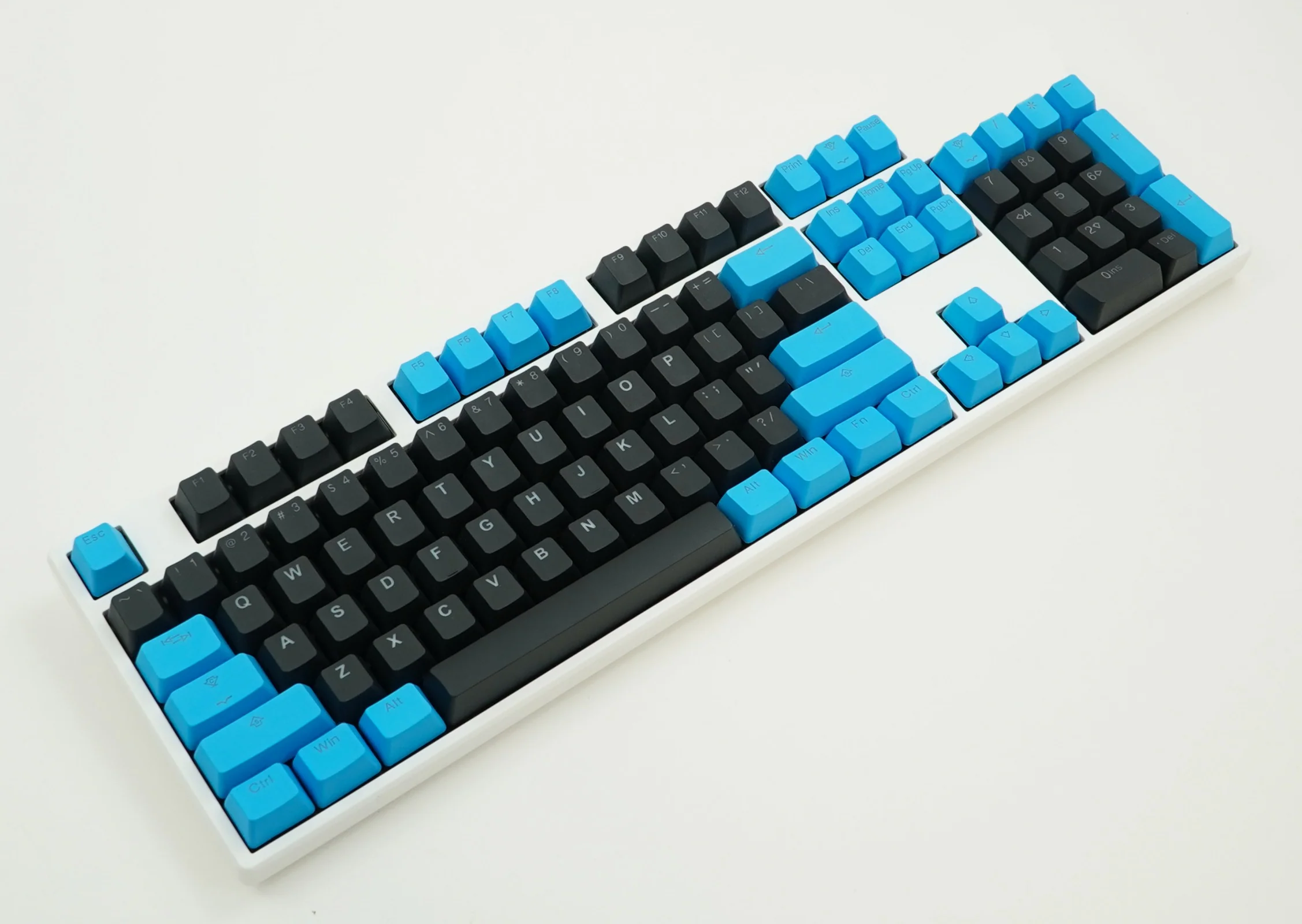 Tai-Hao 104 Key PBT Double Shot Backlit Keycap Set Blue / Black - Image 4