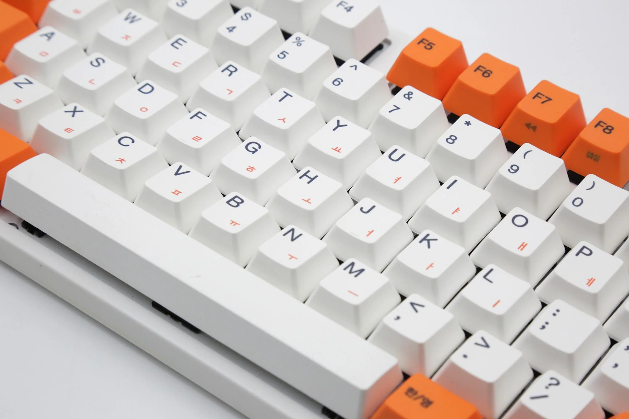 Varmilo VA87M Orange and White White LED TKL Dye Sub PBT Mechanical Keyboard - Image 6